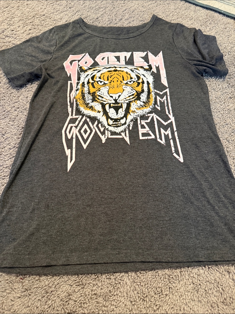Graphic Tiger Tee in Charcoal Gray